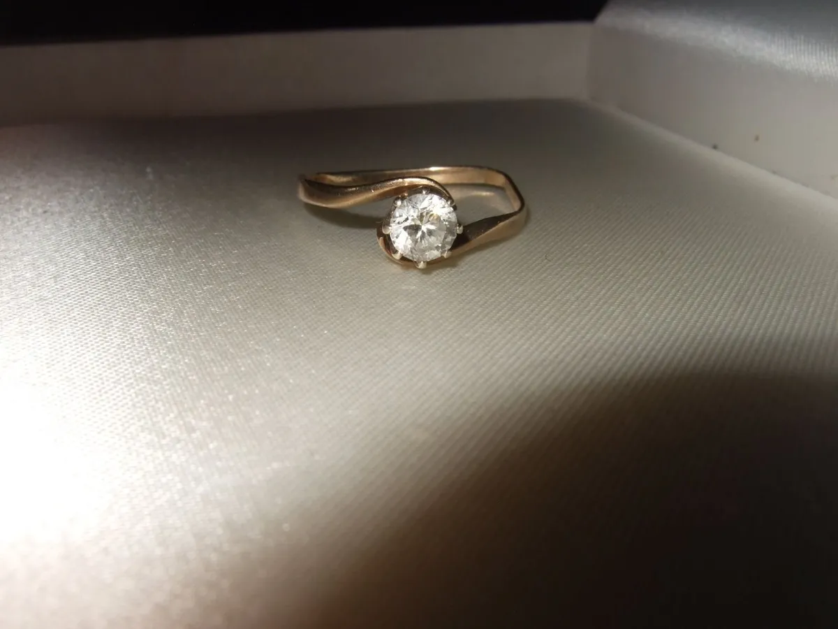 Vintage 14k Gold Twist Solitaire Ring - Image 3