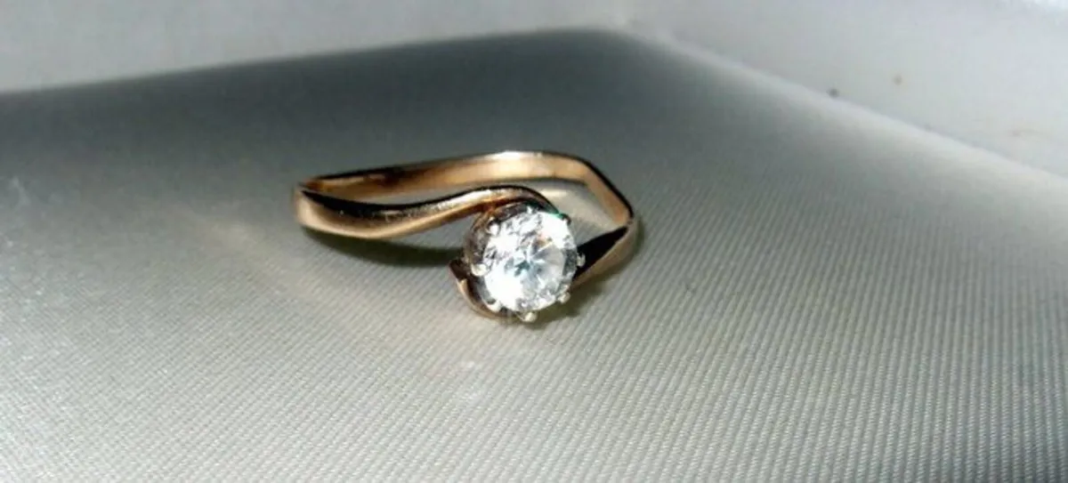 Vintage 14k Gold Twist Solitaire Ring - Image 4