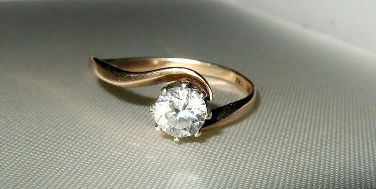 Vintage 14k Gold Twist Solitaire Ring - Image 1