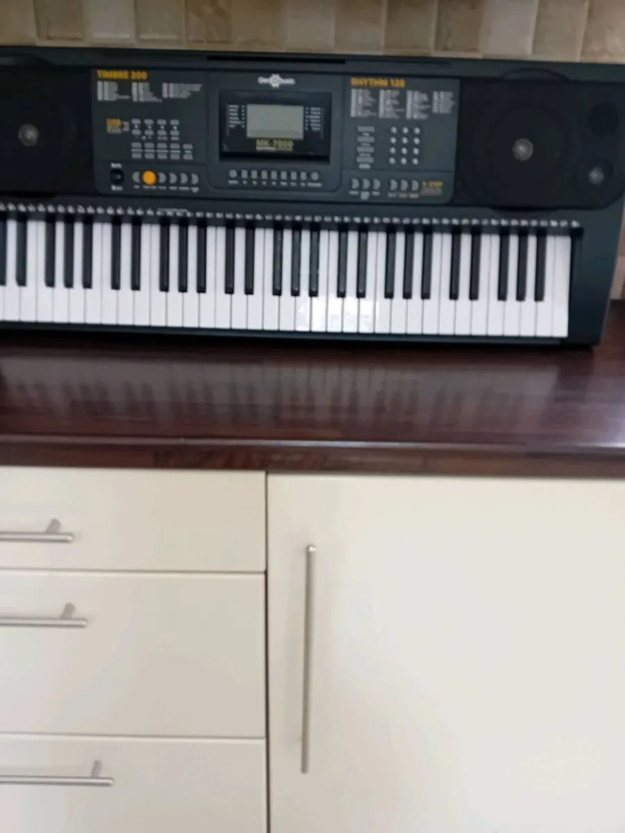 KEYBOARD STAND AND STOOL - Image 2