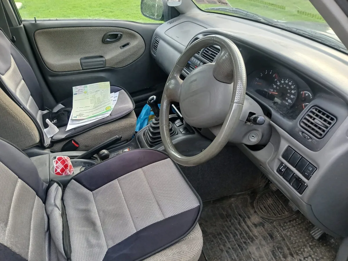 Suzuki Vitara 2L 4x4 - Image 4