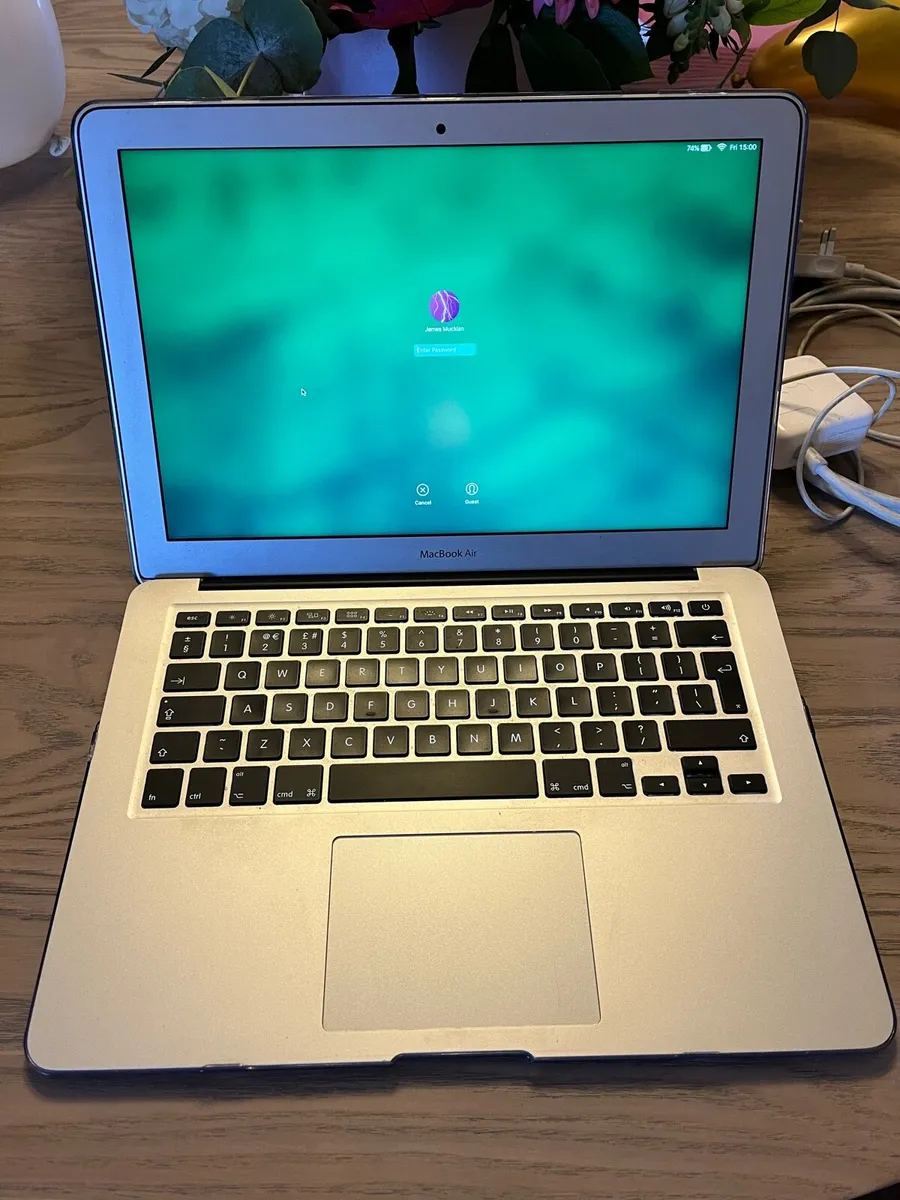 MacBook Air - Image 2