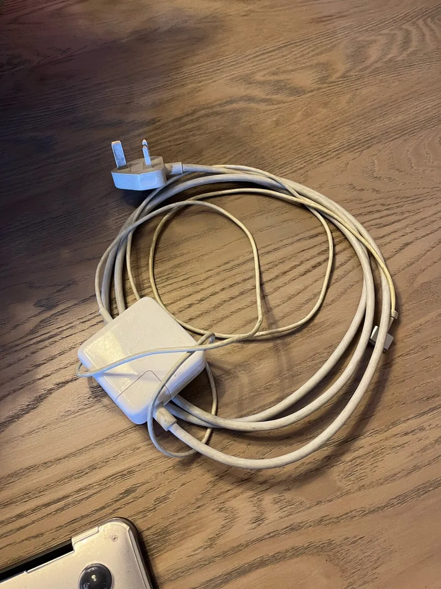 MacBook Air - Image 4