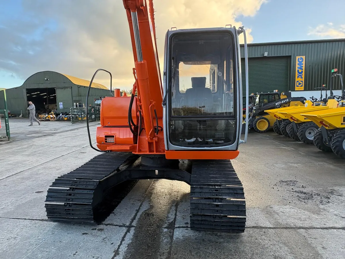 2001 Hitachi EX60-5 - Image 2