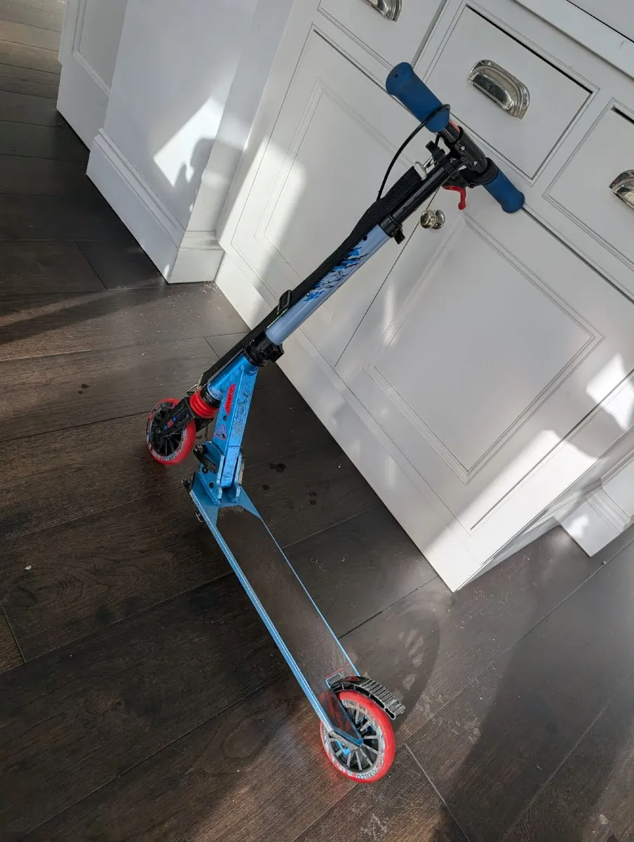 2 Oxelo MID 5 Folding Scooters - Blue & Purple - Image 4