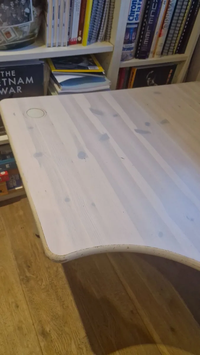 Childs study desk - Image 1
