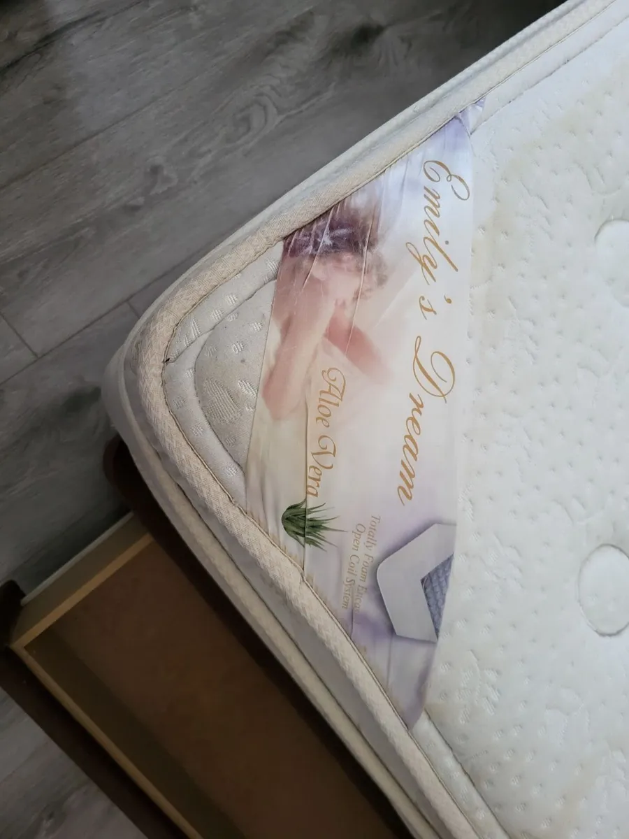 Double bed - Image 1