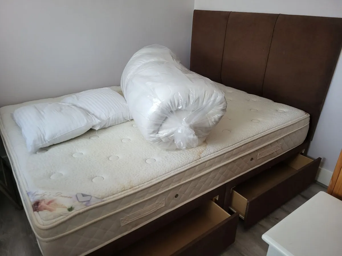 Double bed - Image 2