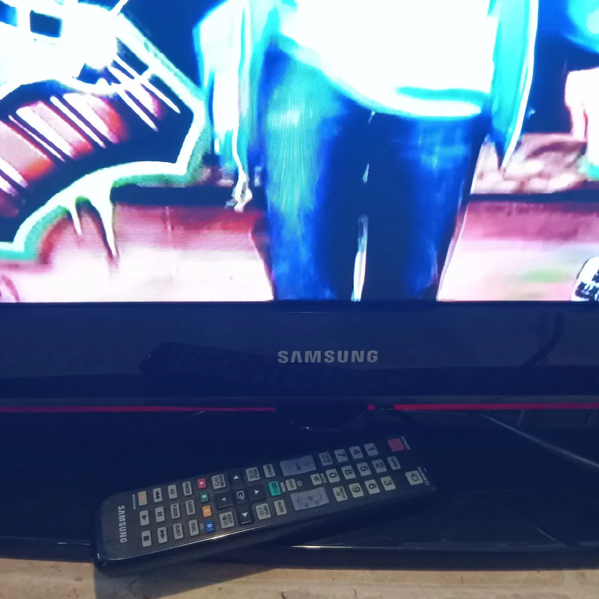 Samsung tv 45in - Image 2