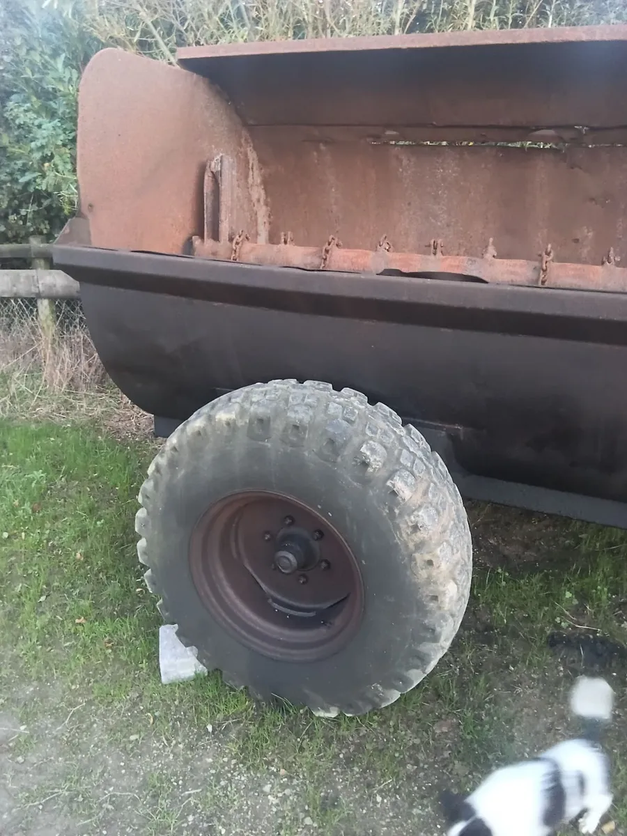 Dung spreader - Image 1