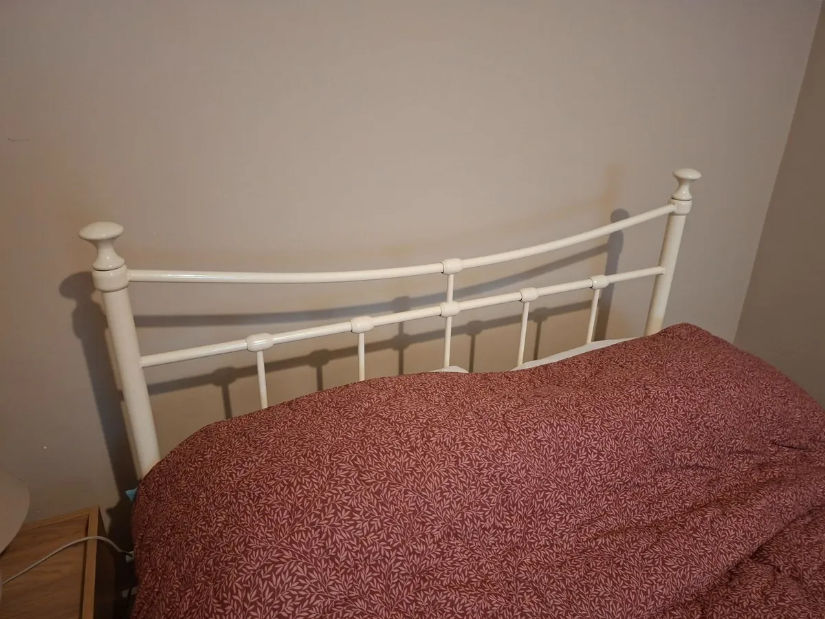 Bed frame - Image 1