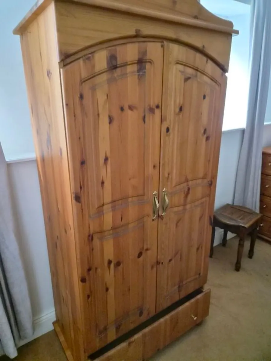 Bundle of wardrobes, so chests of drawers and lockers - Image 1