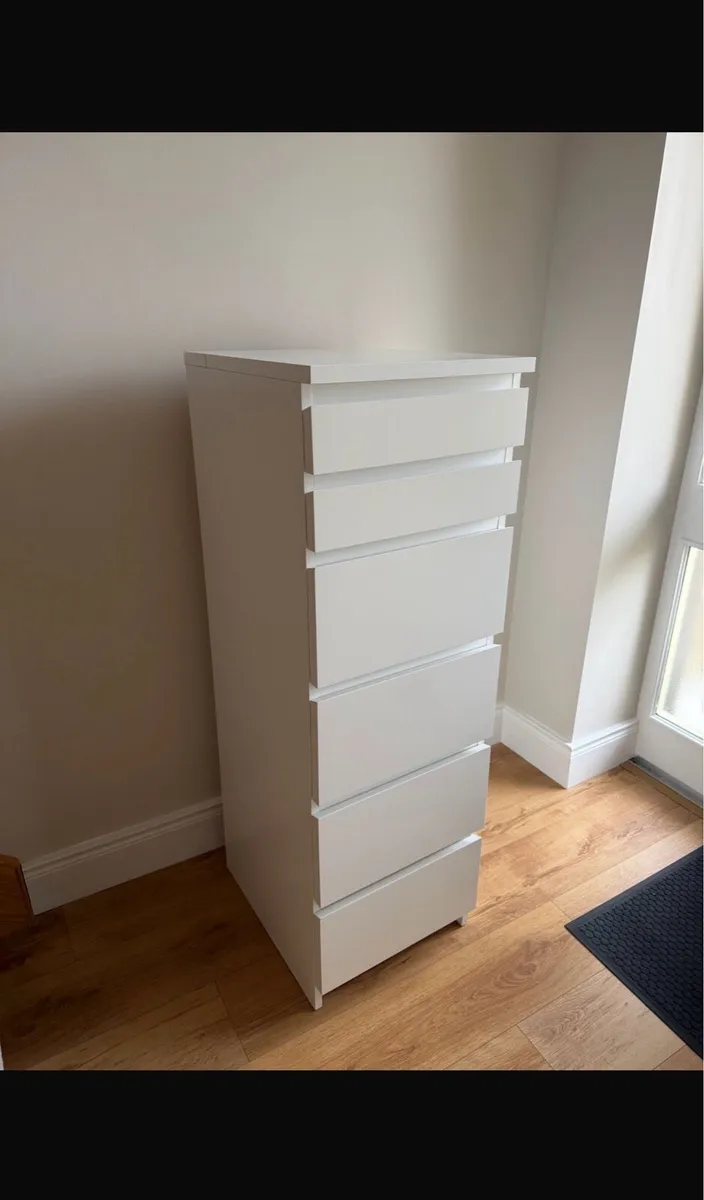 Chest of drawers - Image 1