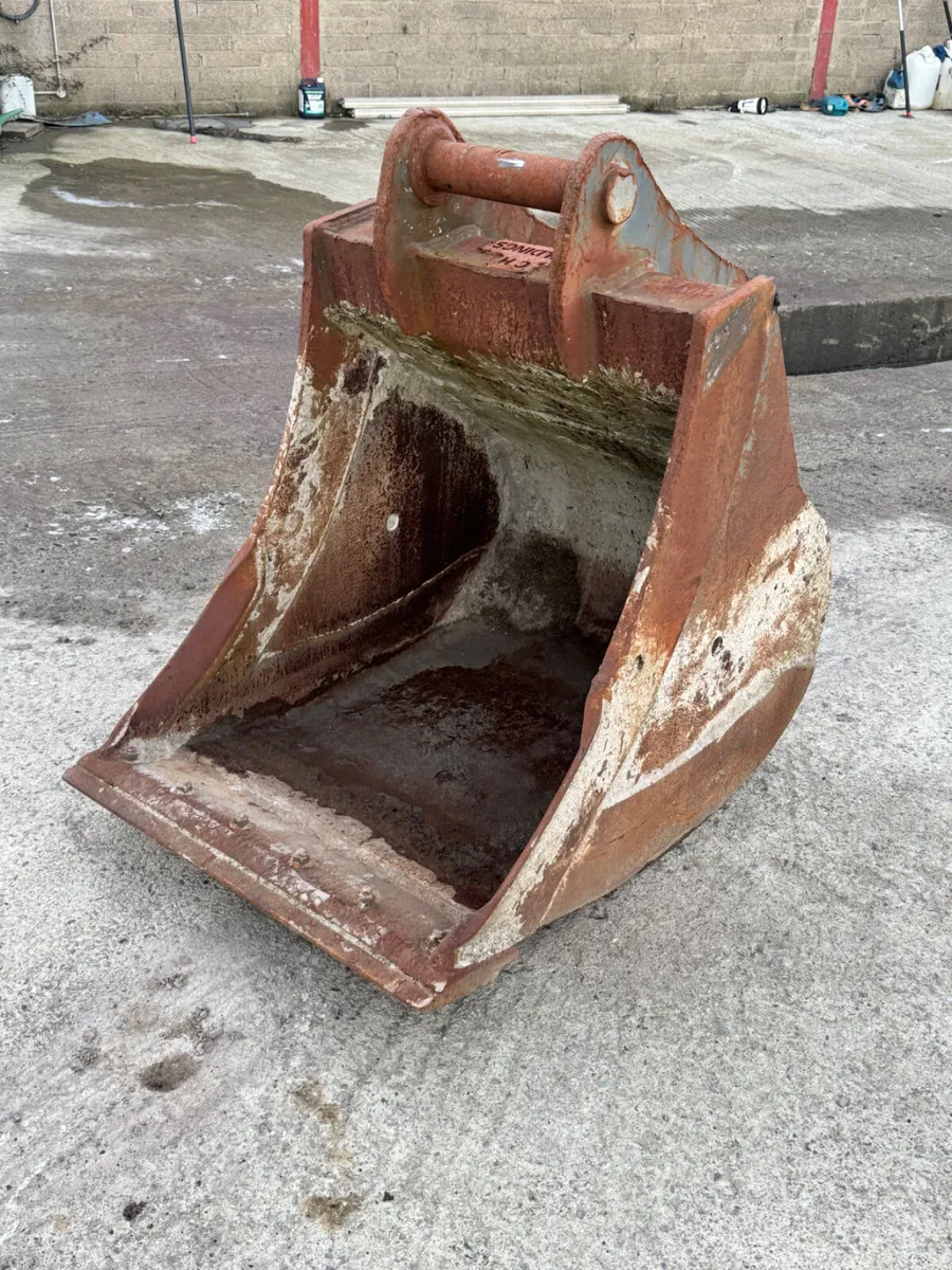 36” Titan Hill Bucket on 80mm Pins - Image 3