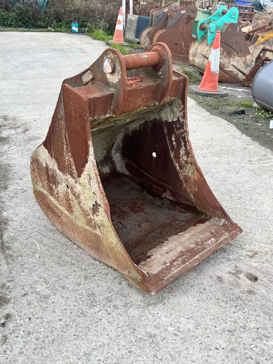 36” Titan Hill Bucket on 80mm Pins - Image 1