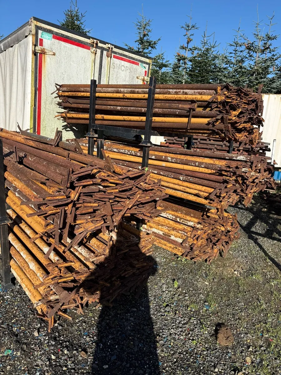 Scaffolding various items - Image 1