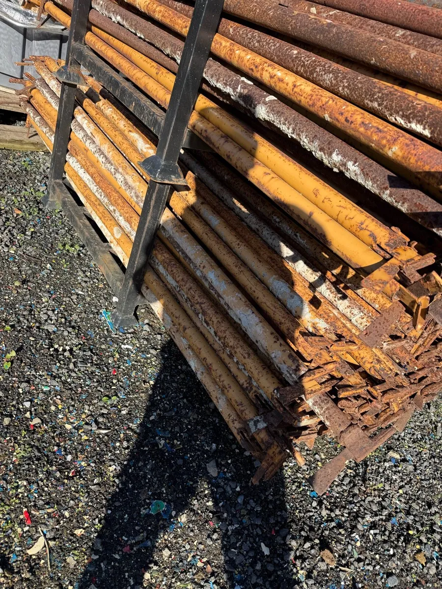 Scaffolding various items - Image 4