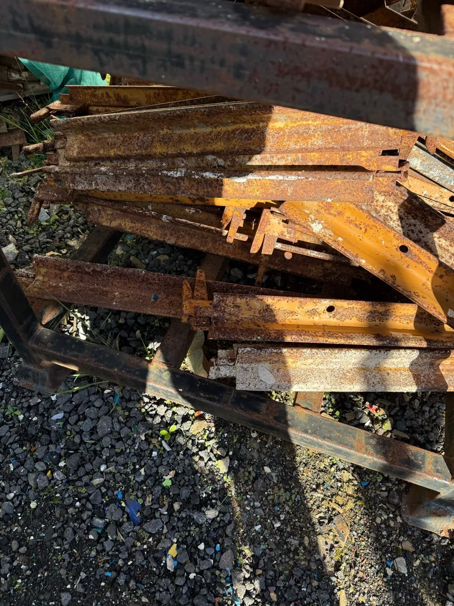 Scaffolding various items - Image 2