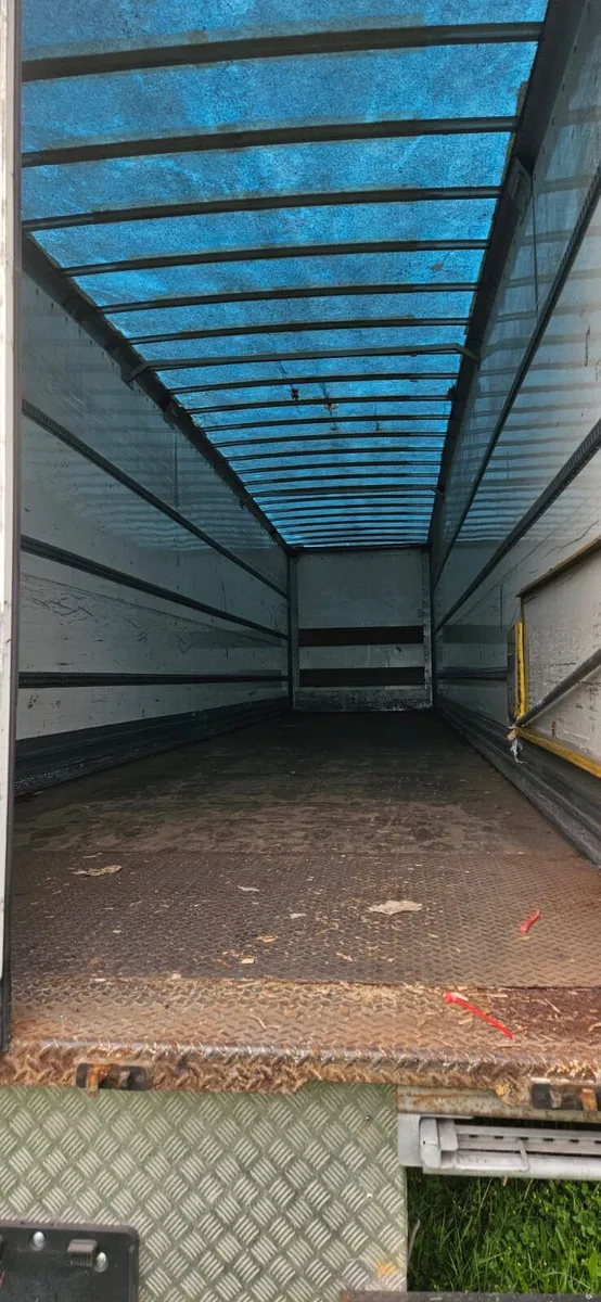 Trailer - Image 2