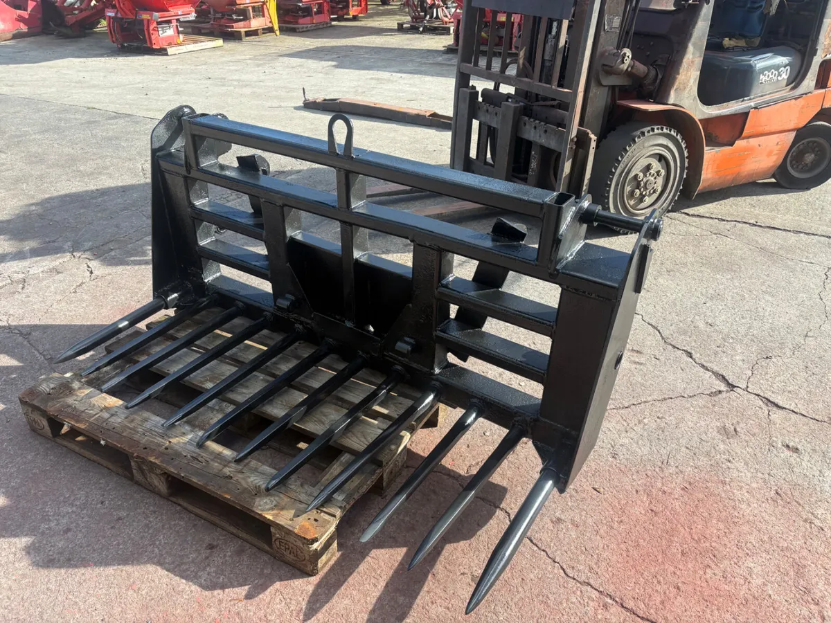 DUNG FORK - Image 1