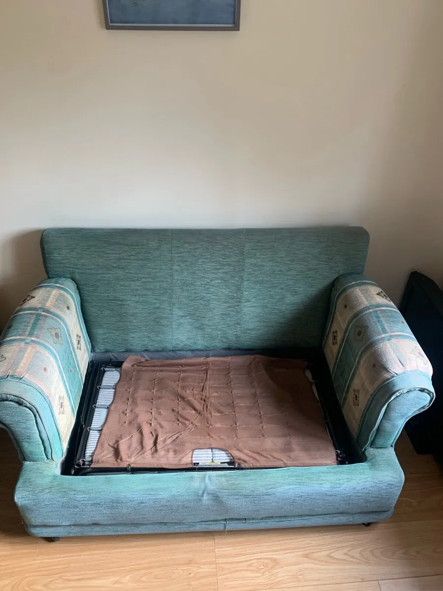 Sofa bed with two matching armchairs - Image 4