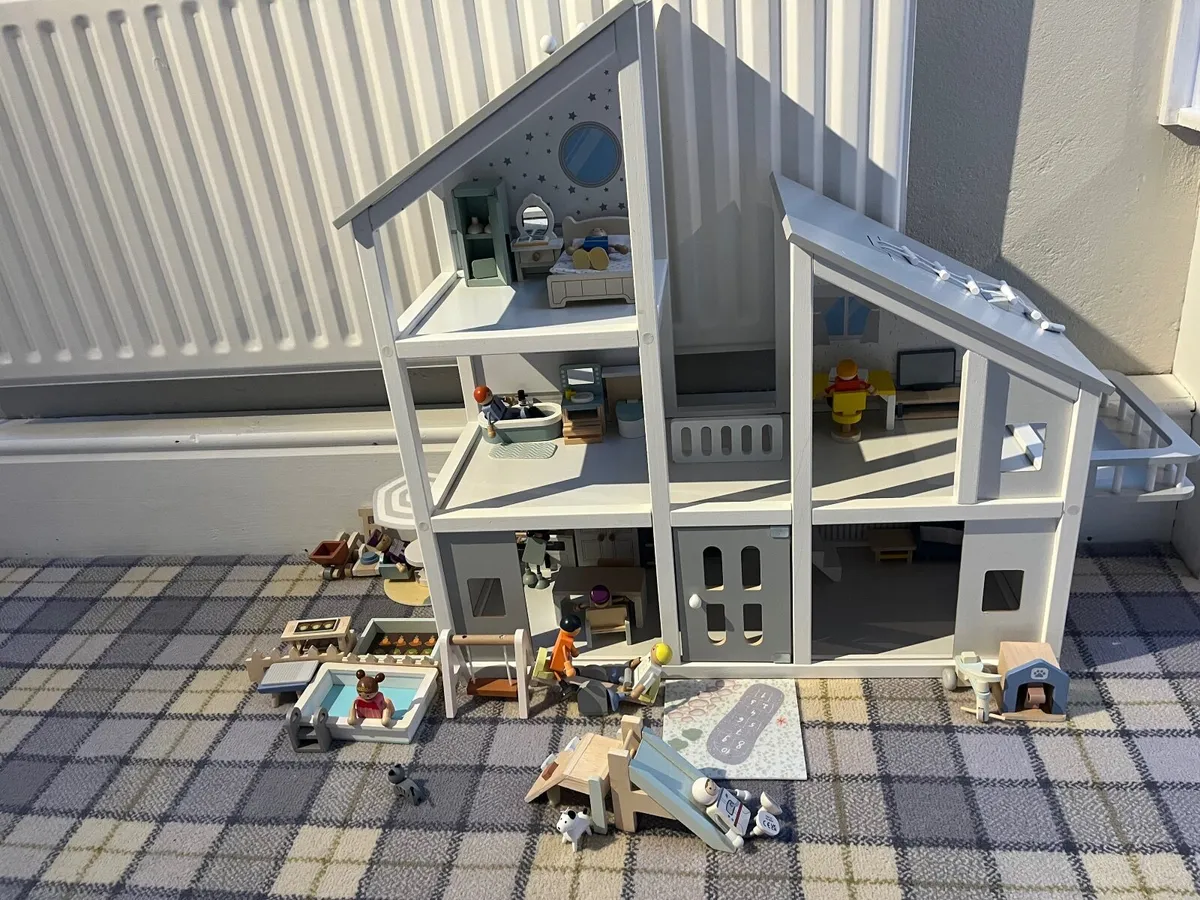 Doll house - Image 1