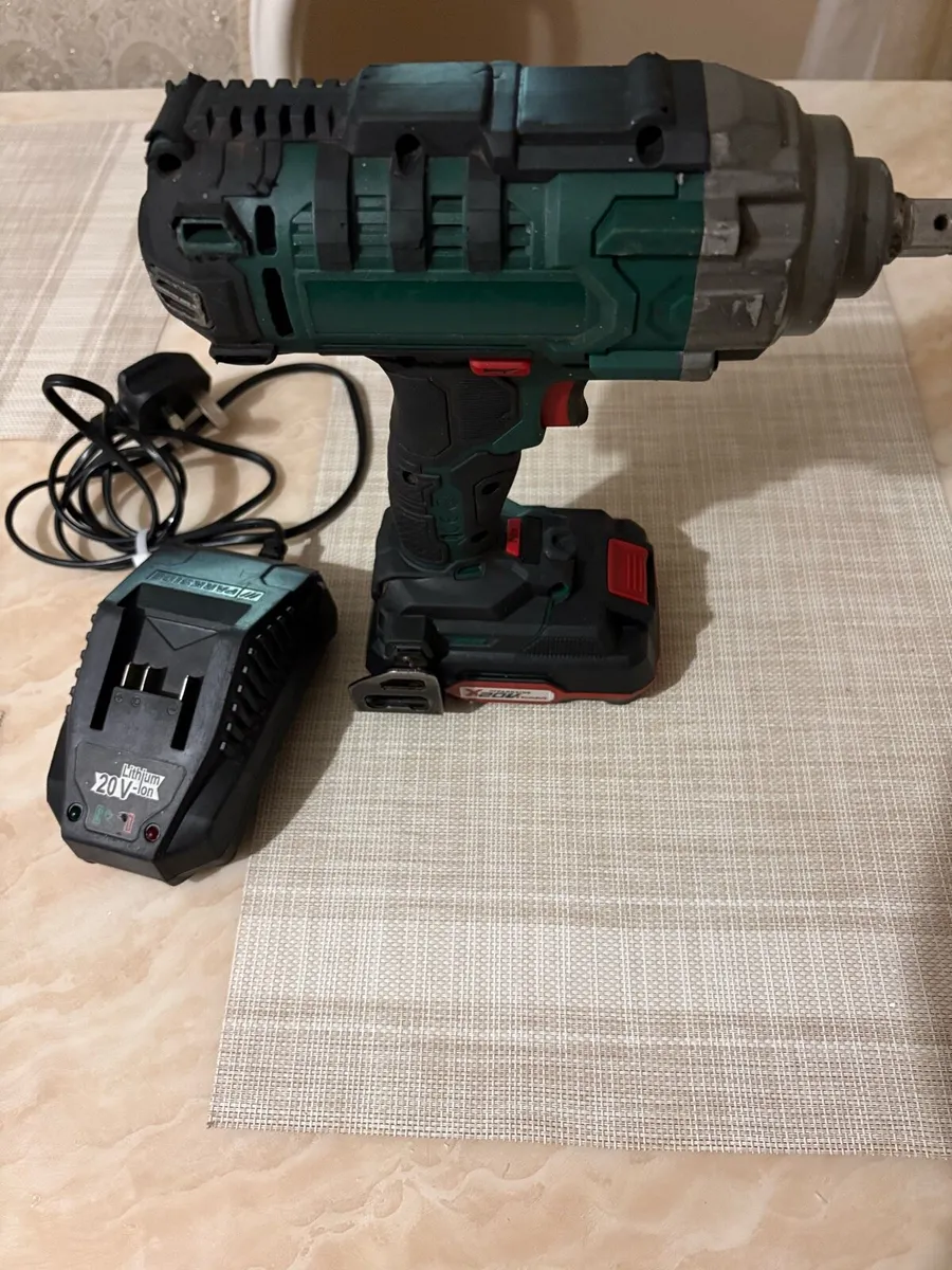 Parkside impact driver with charger and battery20v - Image 4
