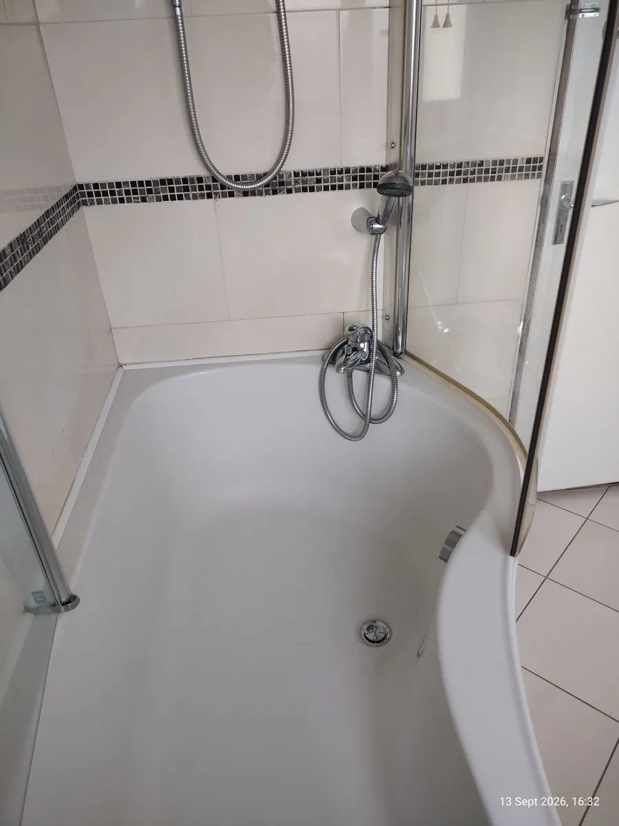 Shower/bath combined - Image 2