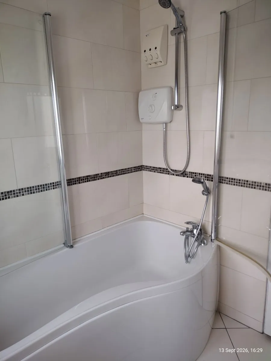 Shower/bath combined - Image 3