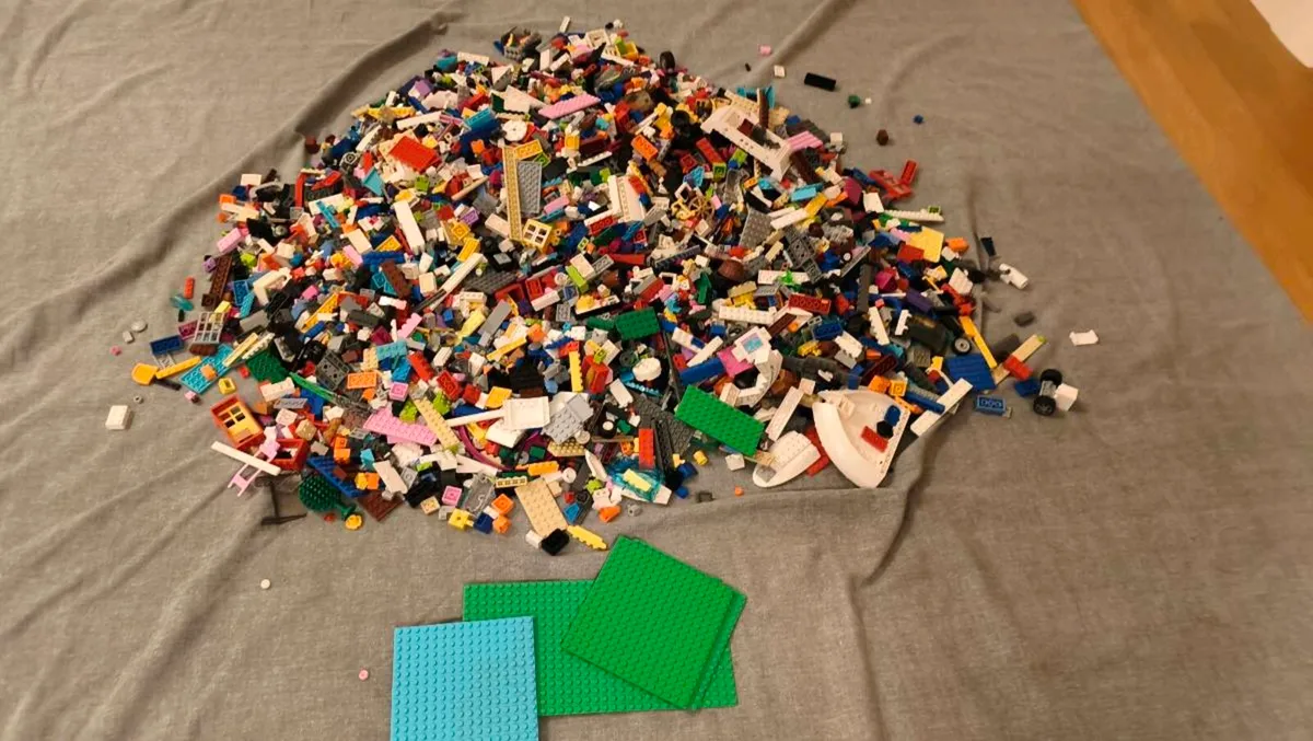 8.965kg Lego mix lot - Image 1