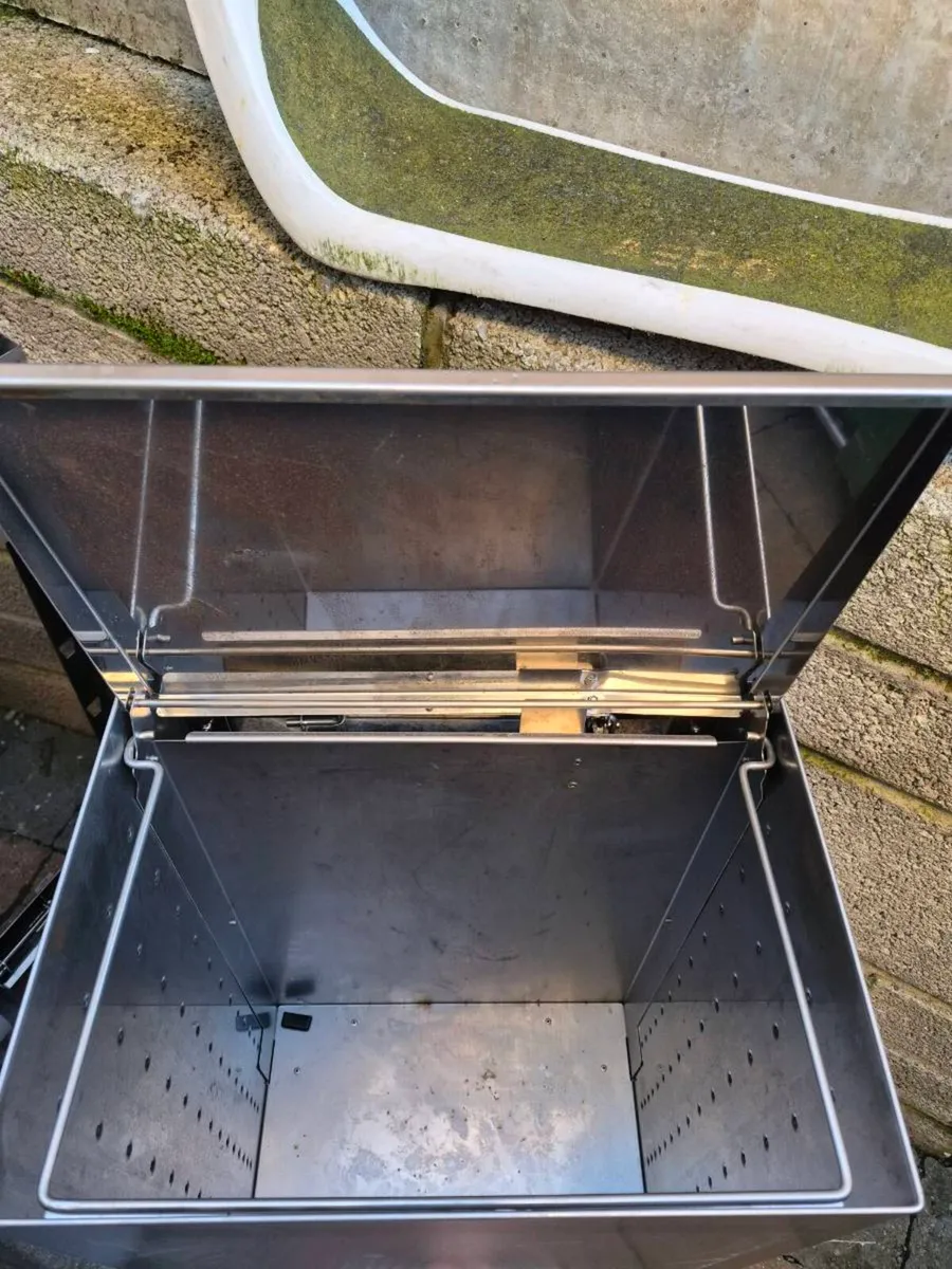 Bin - Image 3