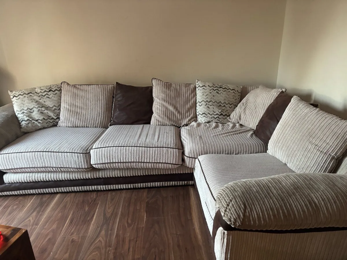 L seater couch - Image 1