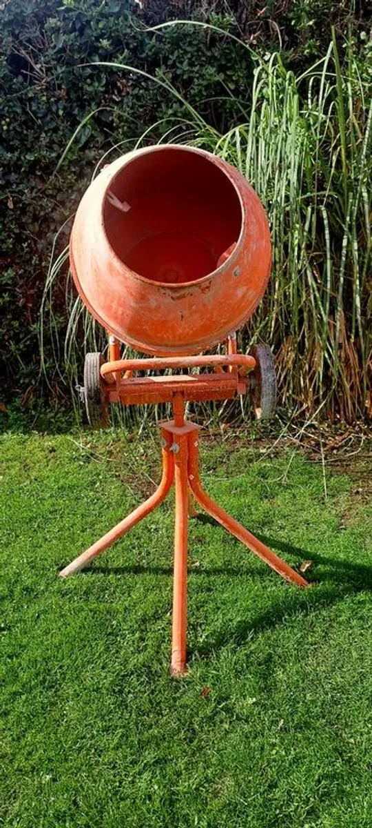 Cement mixer - Image 1