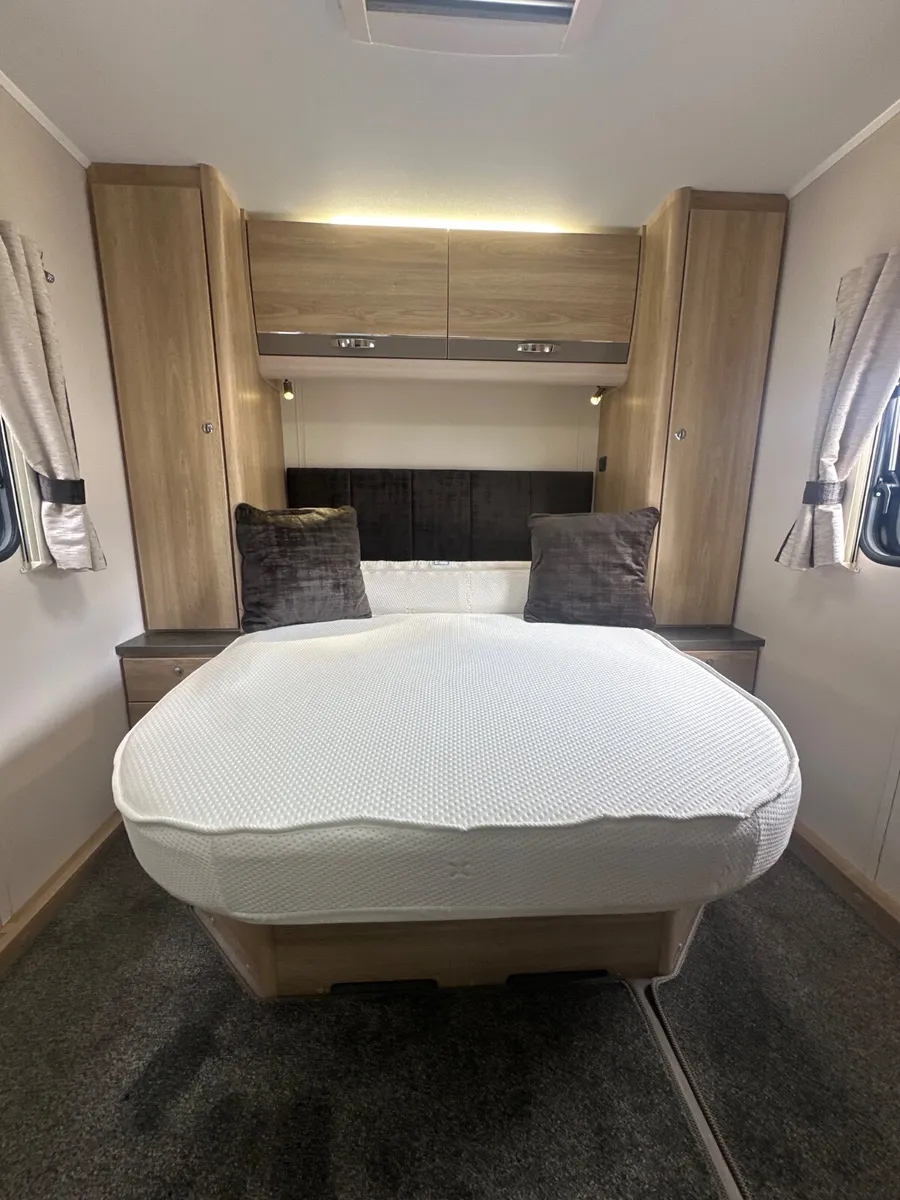 Elddis Rambler back Island bed - Image 2