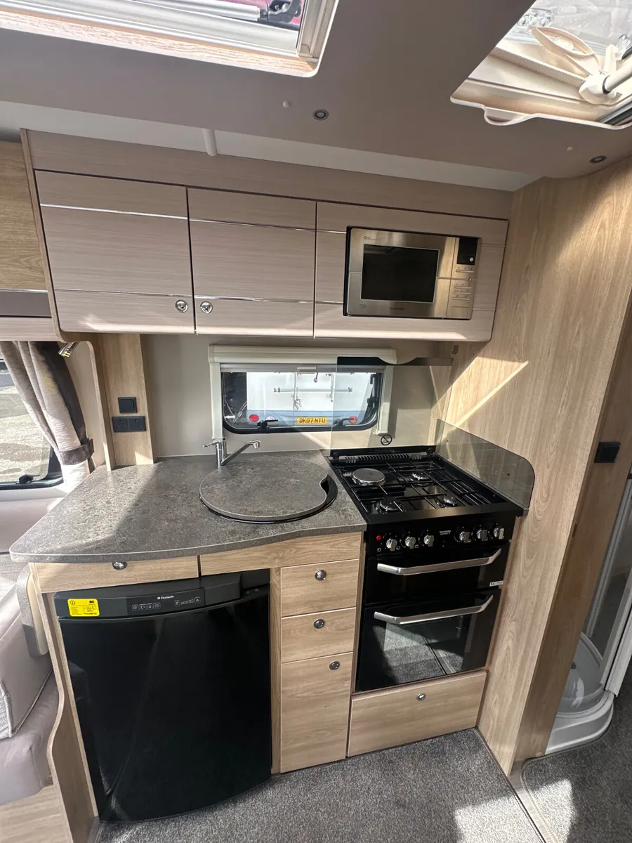 Elddis Rambler back Island bed - Image 3