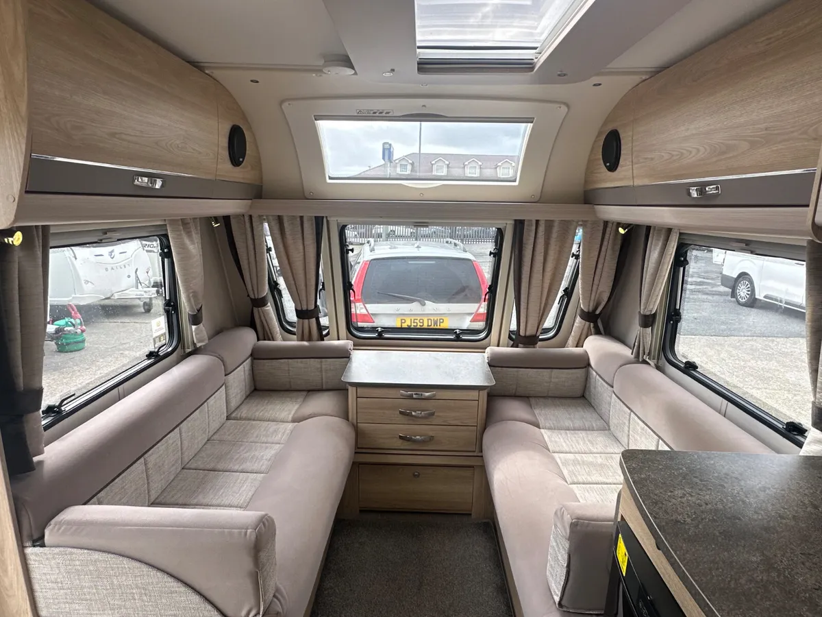 Elddis Rambler back Island bed - Image 4