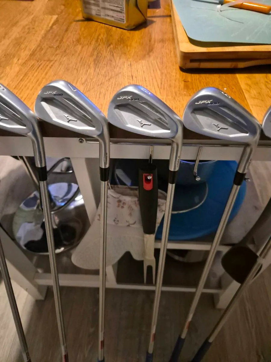 Mizuno jpx tour 900 irons - Image 2