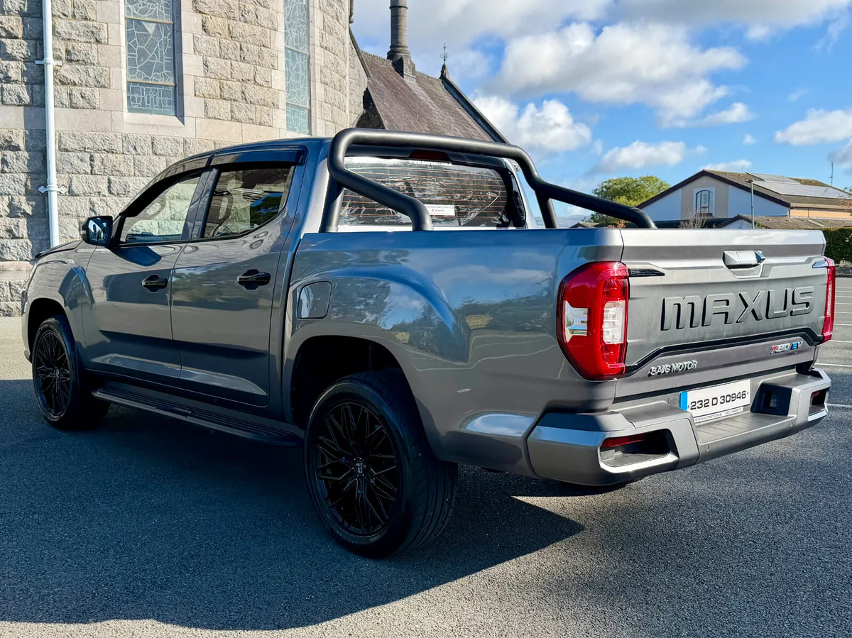 2023 Maxus T90 EV Elite Black Edition - Image 4