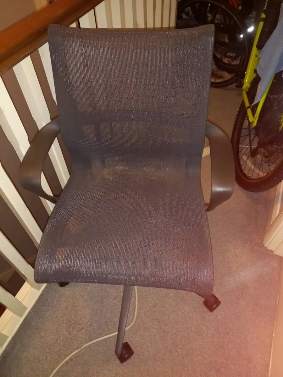 Office chair - Image 1