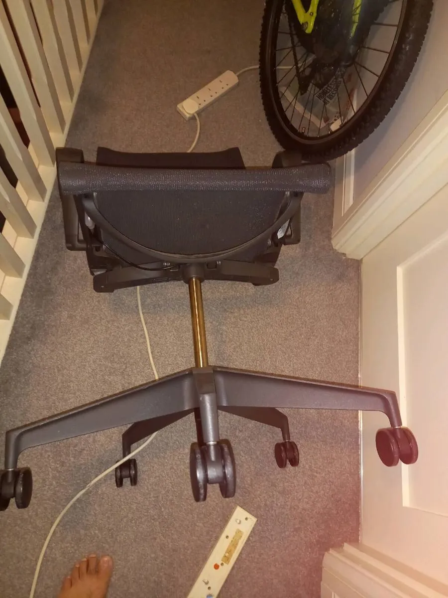 Office chair - Image 2