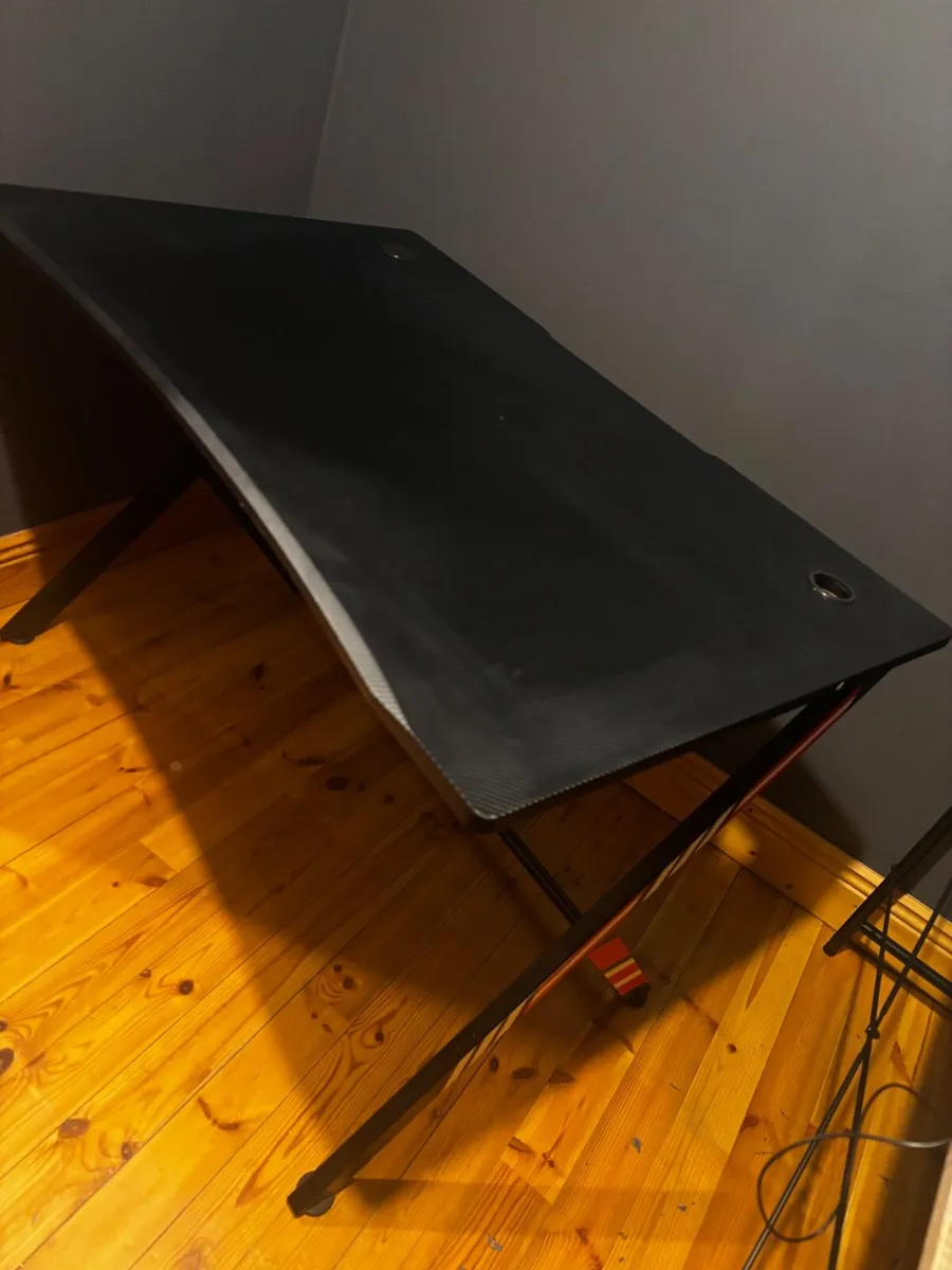 Gaming desk - Image 1