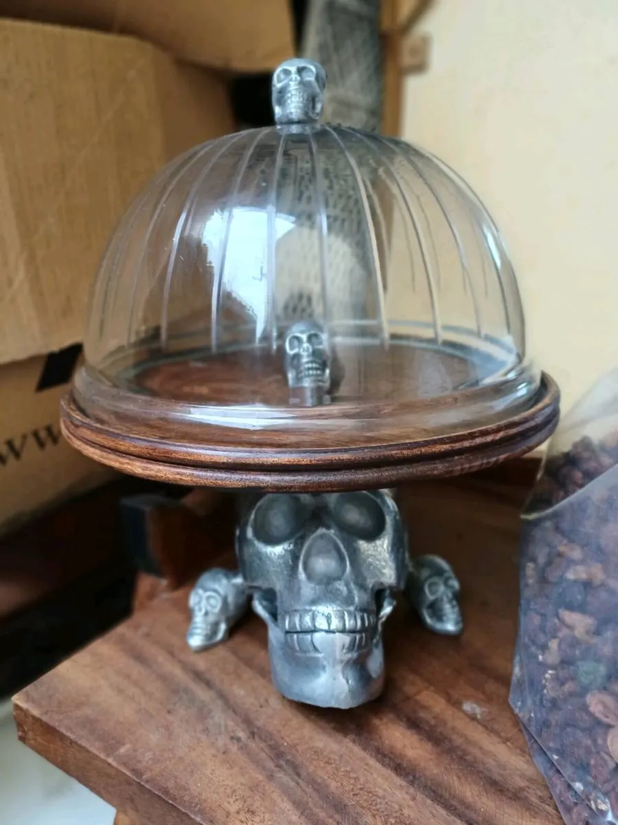 Vintage Gothic Style Cake Stand - Image 1