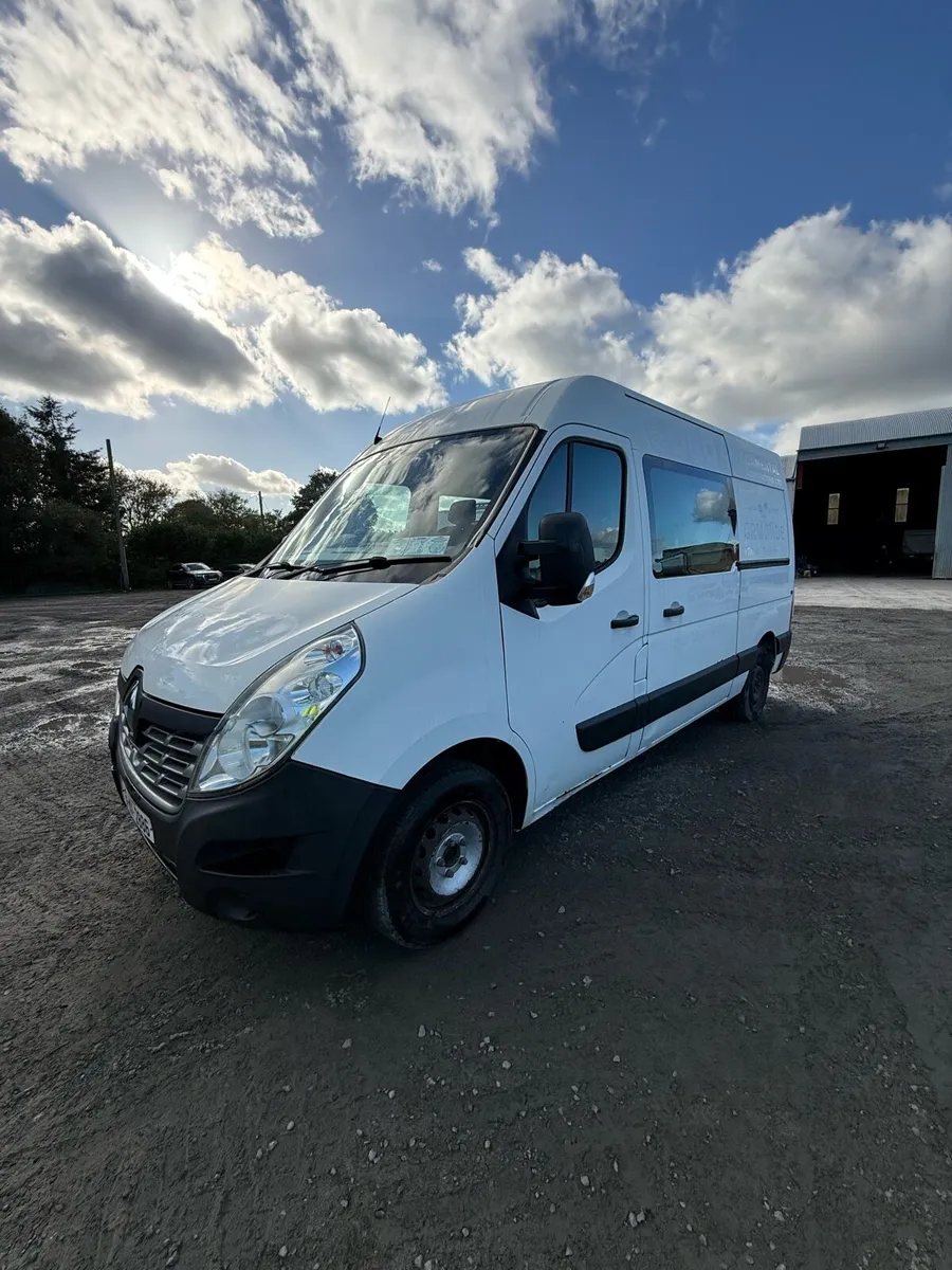 Crew cab van - Image 1