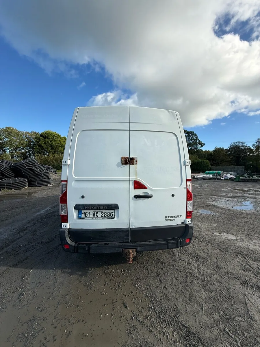 Crew cab van - Image 3