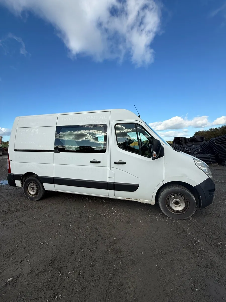 Crew cab van - Image 4