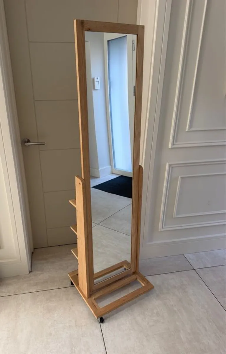 Mirror with back storage - Image 1