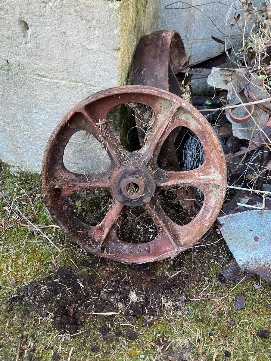 Old pig trough - Image 2