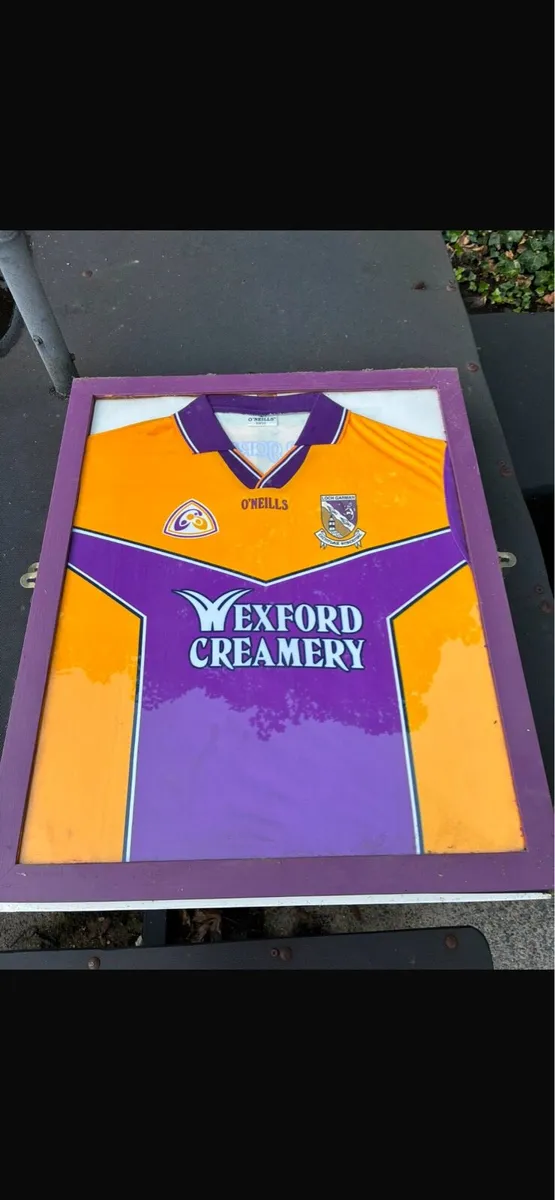 Jerseys framed - Image 3