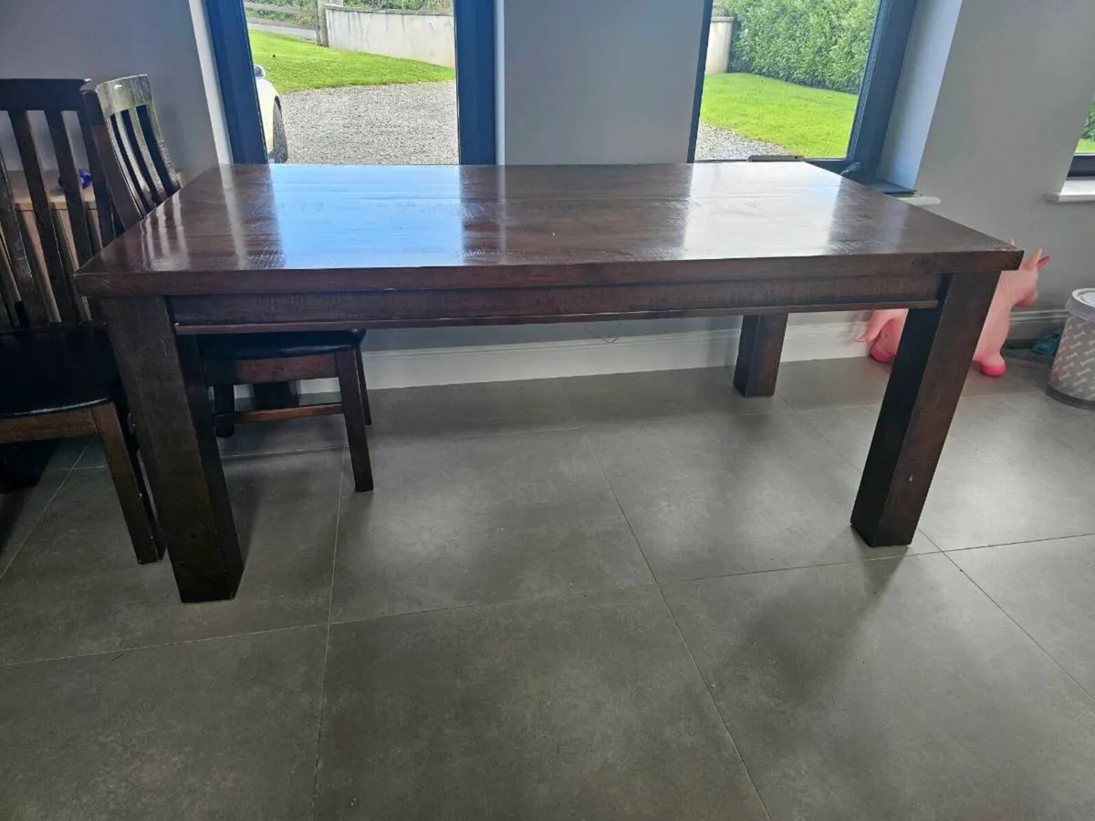 Table and chairs - Image 1