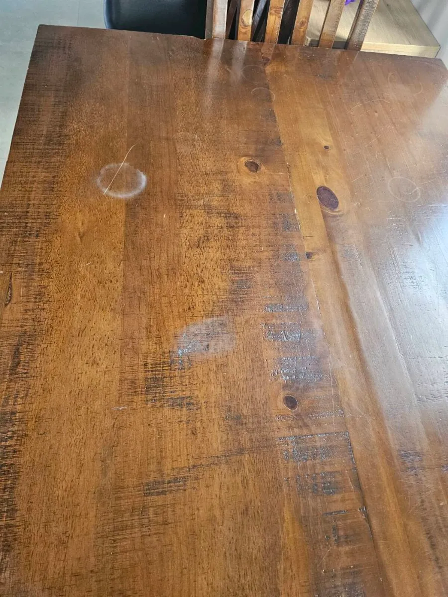 Table and chairs - Image 2